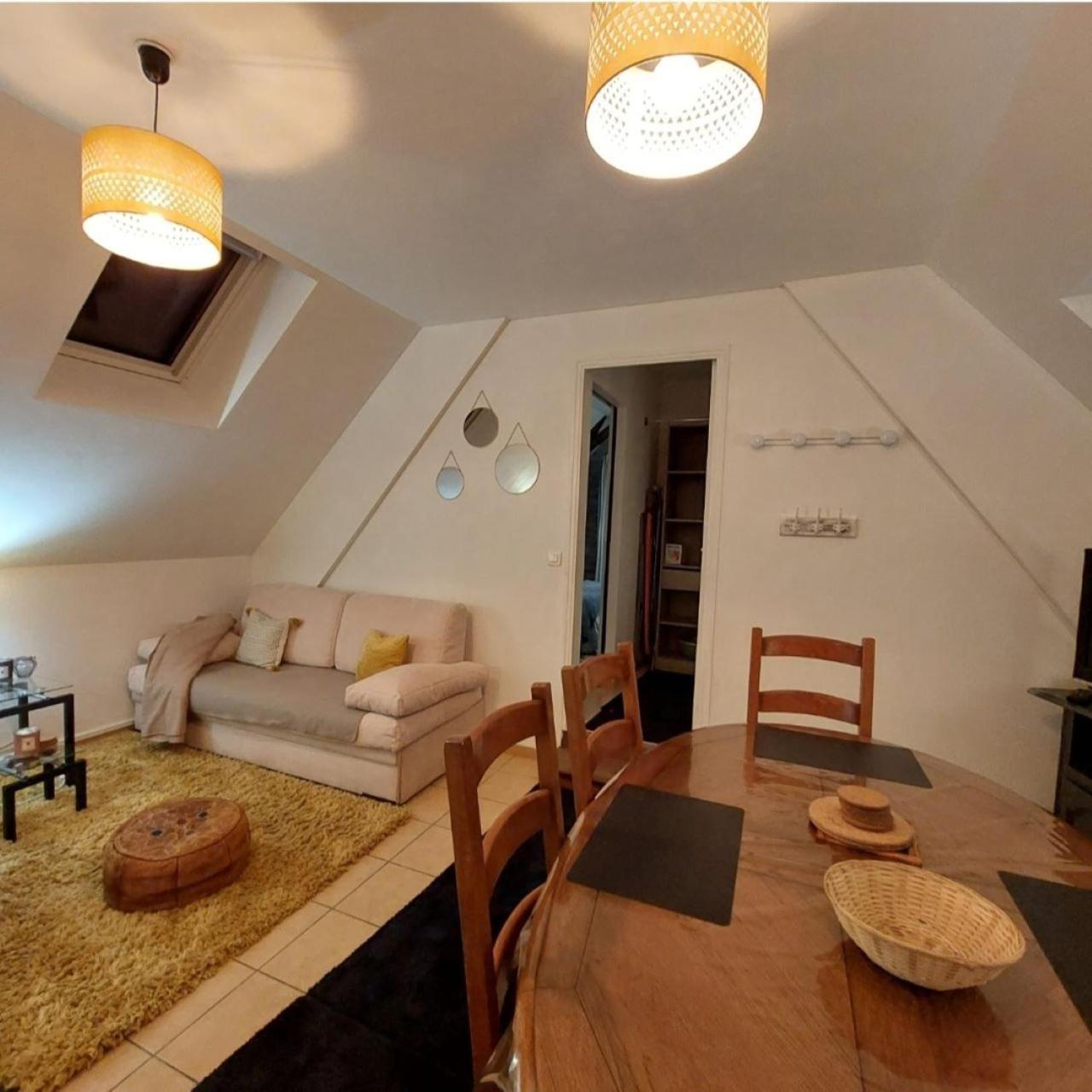 logement campagnard charmant, fonctionnel, cour privée avec WiFi Tauxigny Exterior foto