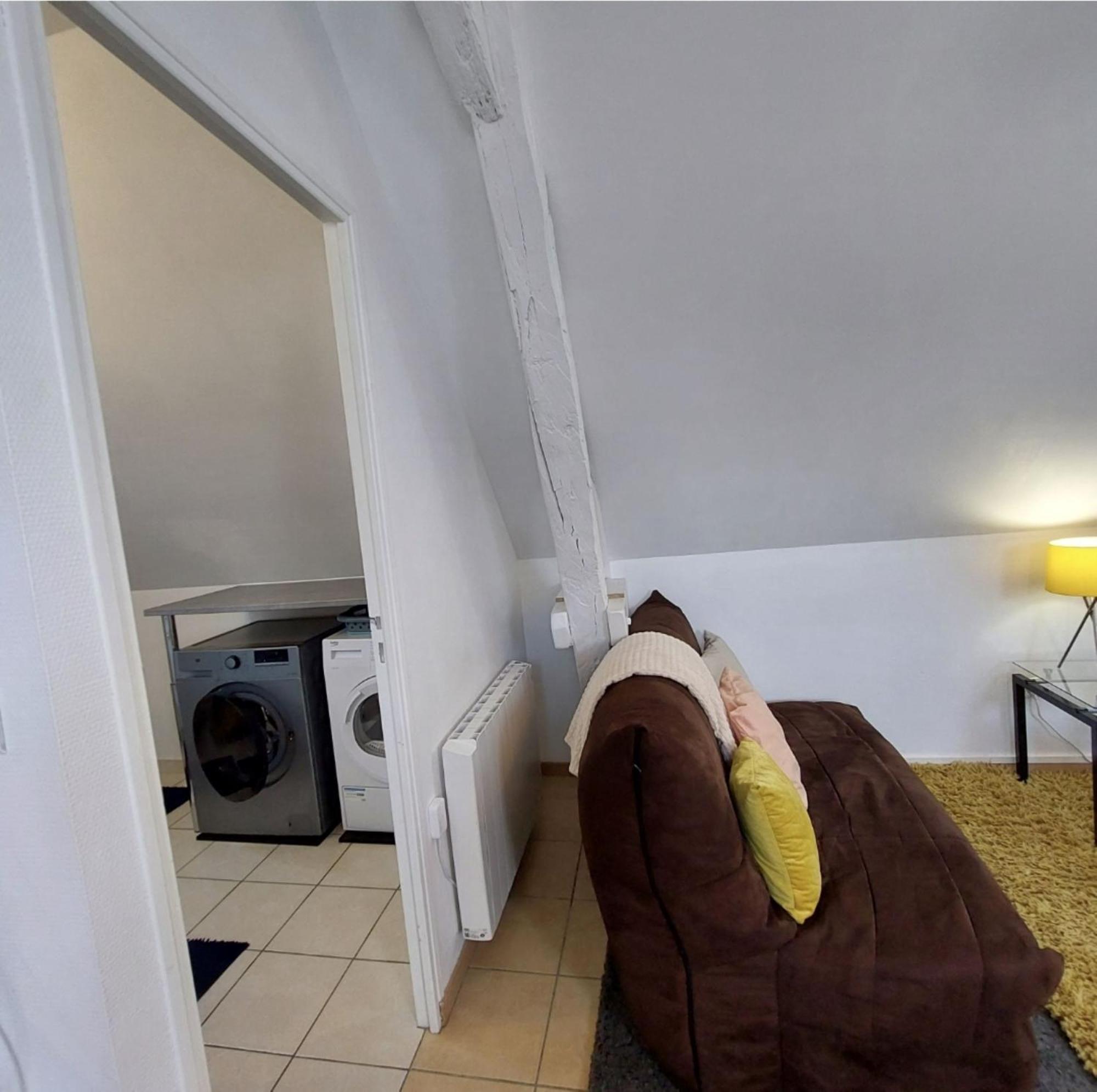 logement campagnard charmant, fonctionnel, cour privée avec WiFi Tauxigny Exterior foto