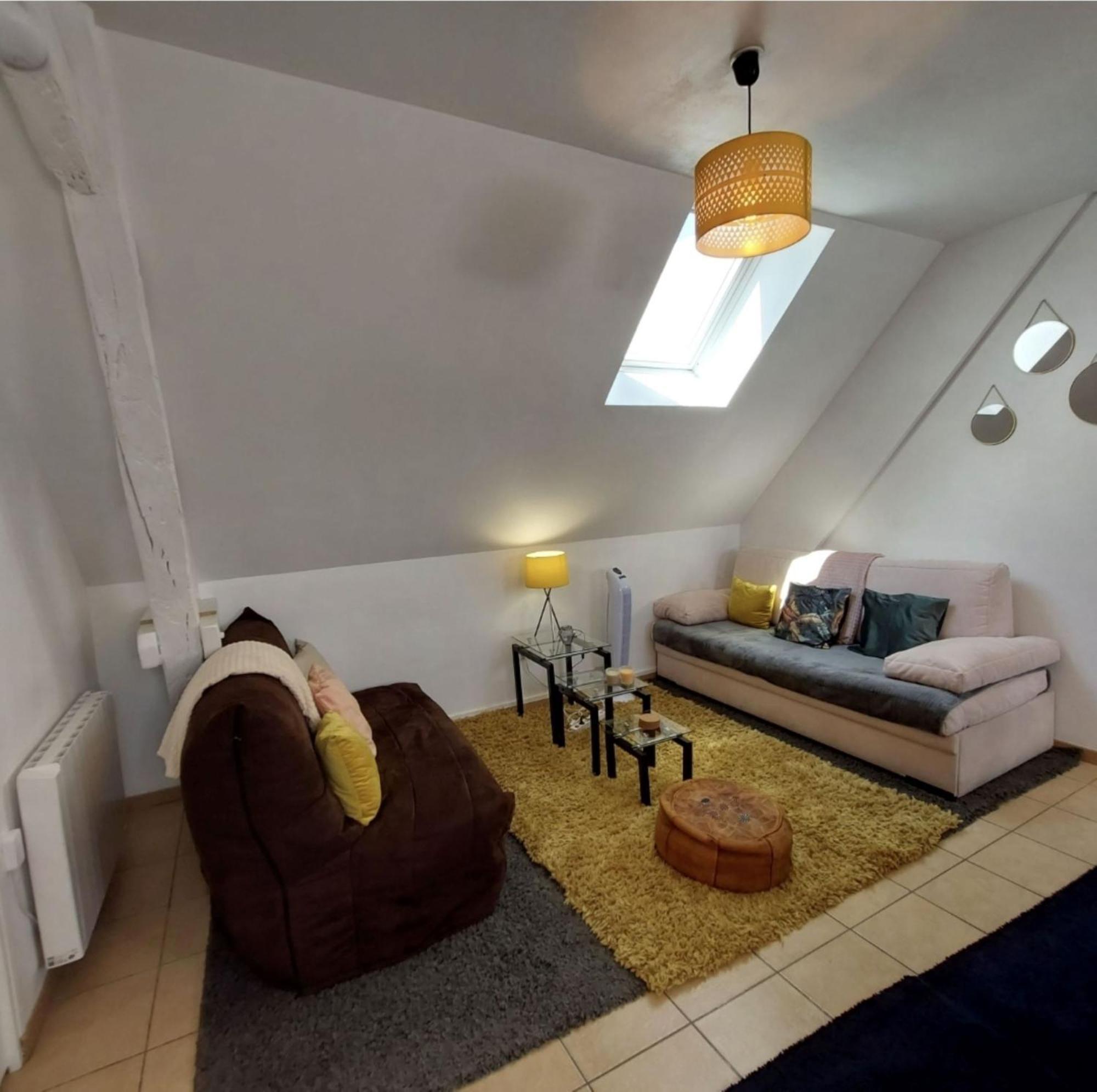 logement campagnard charmant, fonctionnel, cour privée avec WiFi Tauxigny Exterior foto