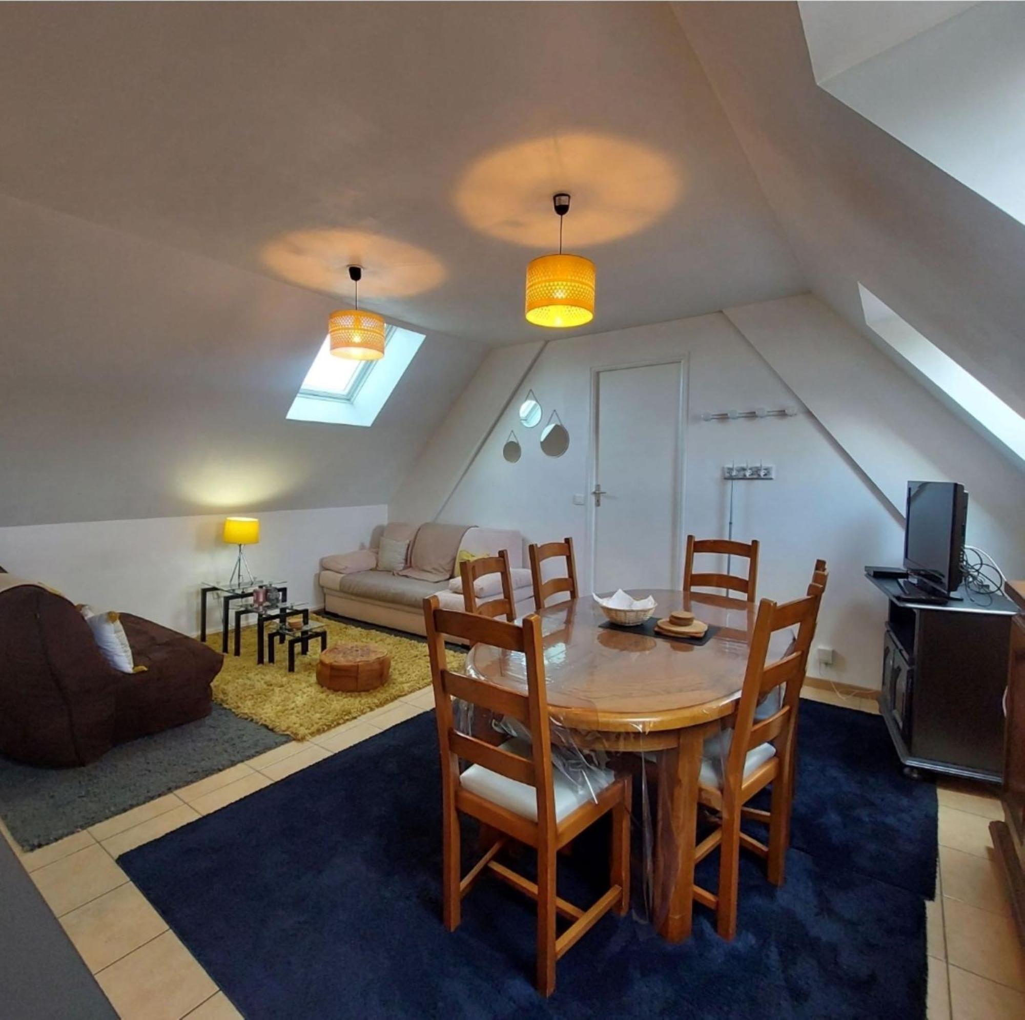 logement campagnard charmant, fonctionnel, cour privée avec WiFi Tauxigny Exterior foto